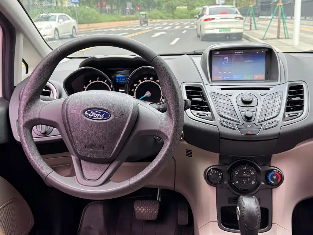 Ford Fiesta — миниатюра 9