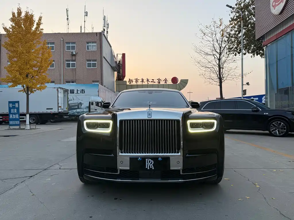 ROLLS-ROYCE PHANTOM