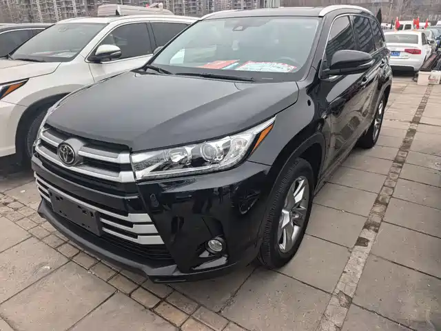 TOYOTA HIGHLANDER