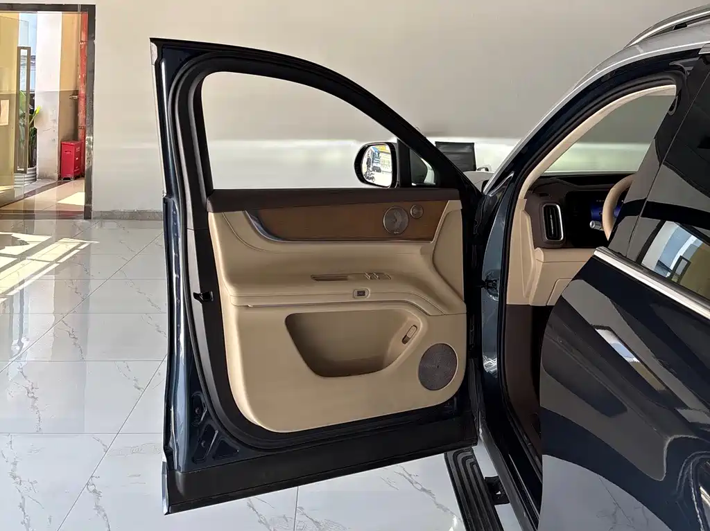 AITO ASK THE WORLD M9