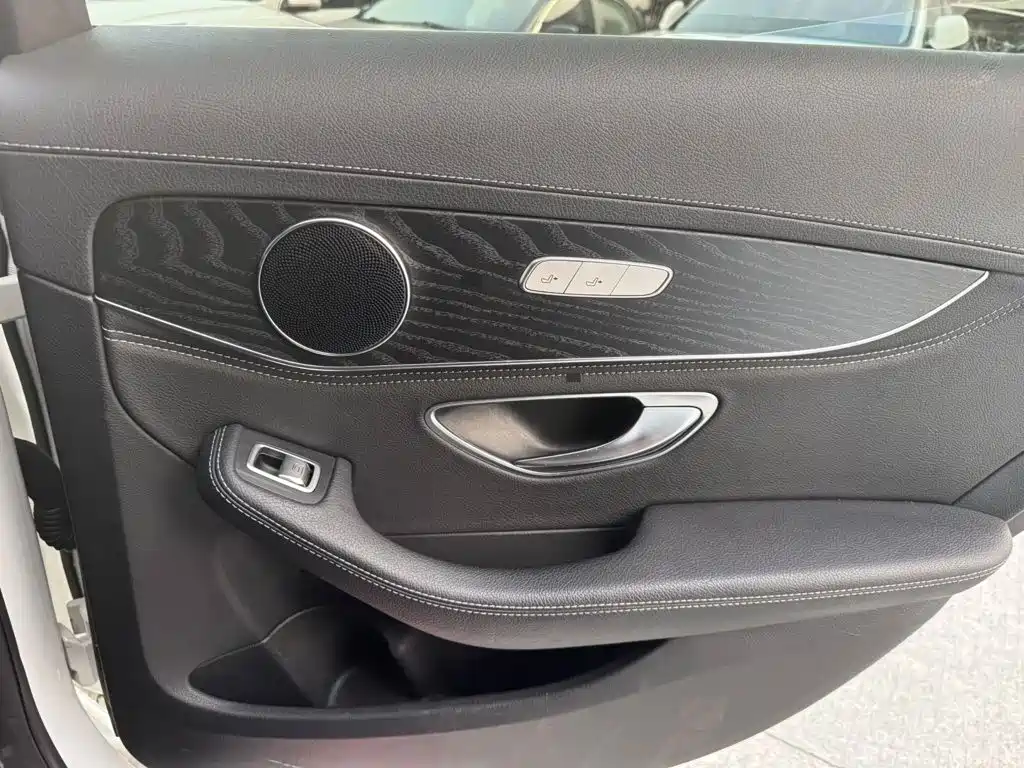 Mercedes-Benz C-Class — миниатюра 12