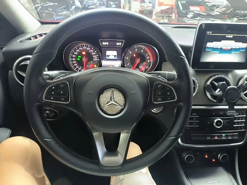 Mercedes-Benz GLA — миниатюра 11