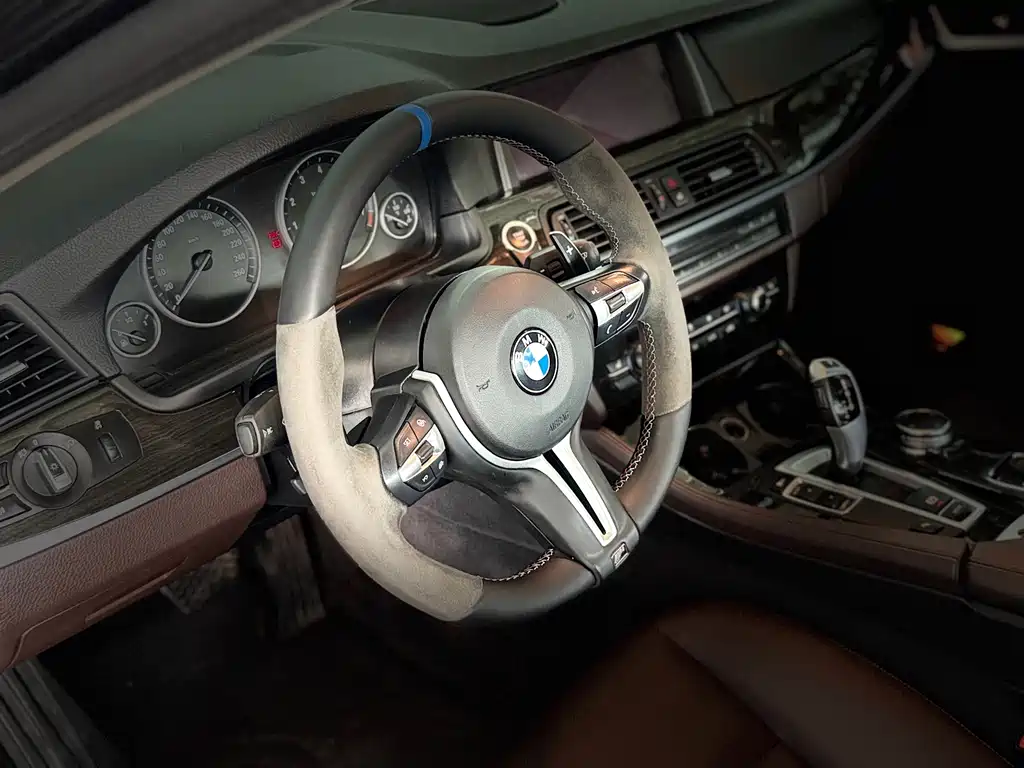 BMW 5 Series — миниатюра 15