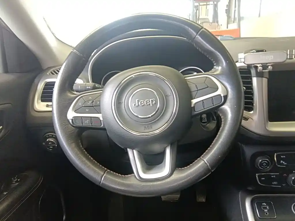 Jeep Compass — миниатюра 11
