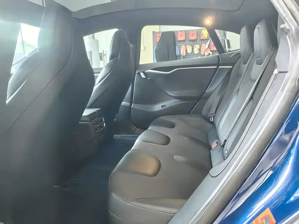 Tesla Model S — миниатюра 9