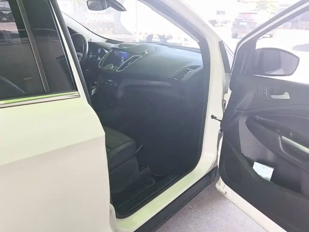 Ford Kuga — миниатюра 11