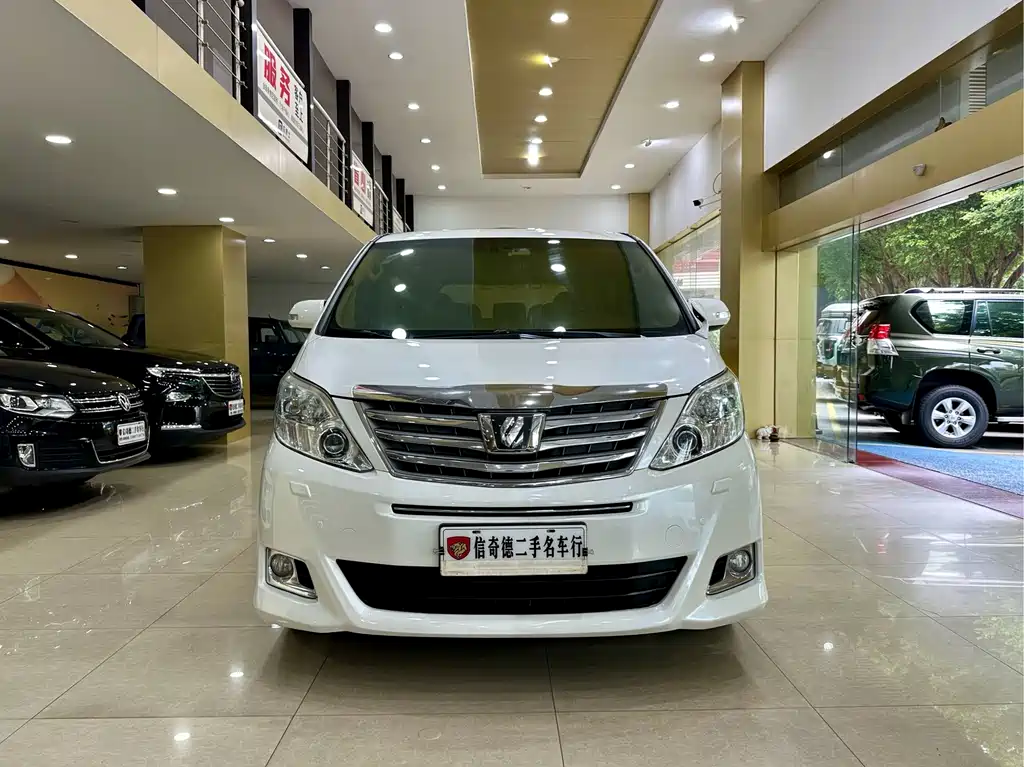 Toyota Alphard — миниатюра 4