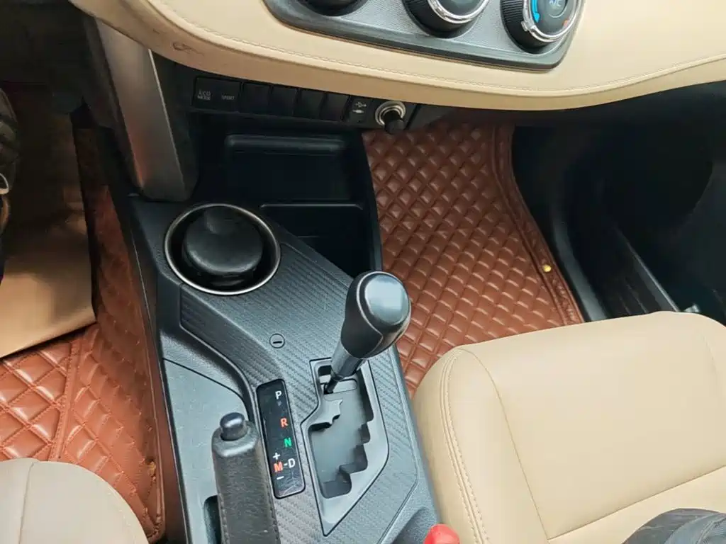 Toyota RAV4 — миниатюра 14