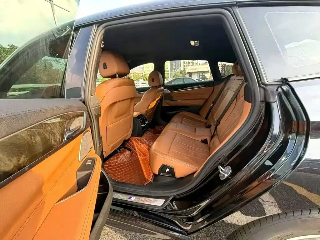 BMW 6 Series GT — миниатюра 6