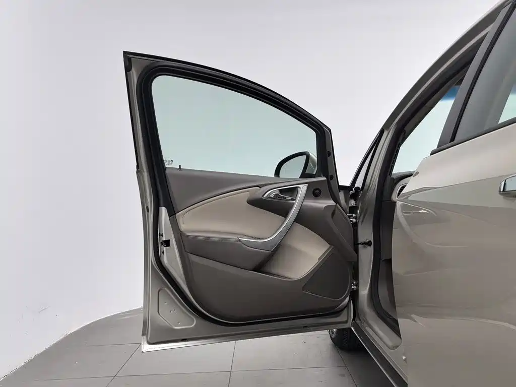 Buick Excelle — миниатюра 8