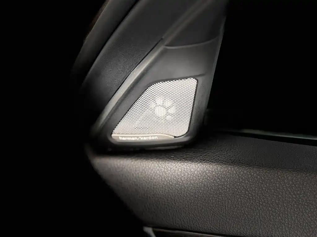 BMW 5 Series — миниатюра 11