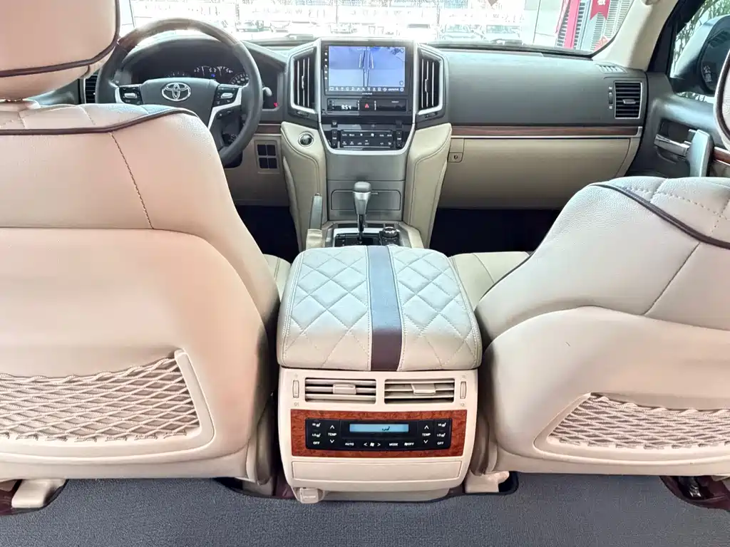 Toyota Land Cruiser 2012 4.0L AT VX
