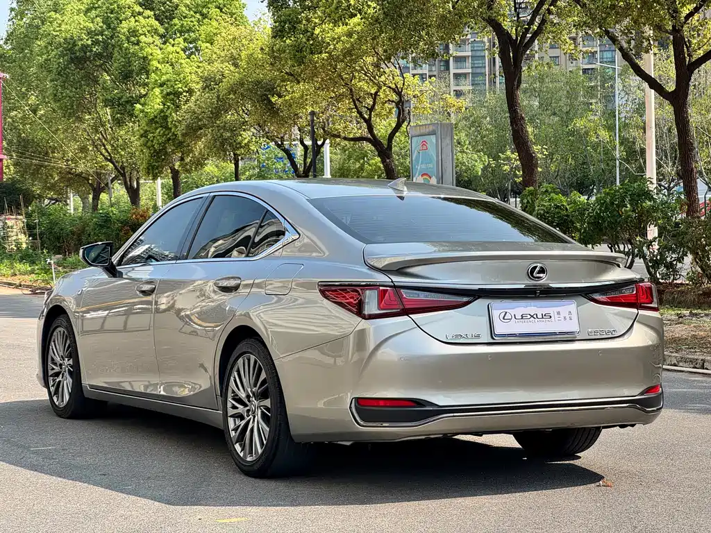 Lexus ES — миниатюра 5