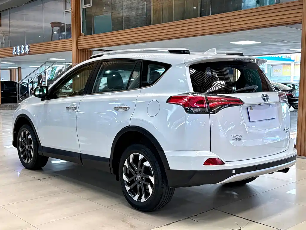 Toyota RAV4 — миниатюра 4