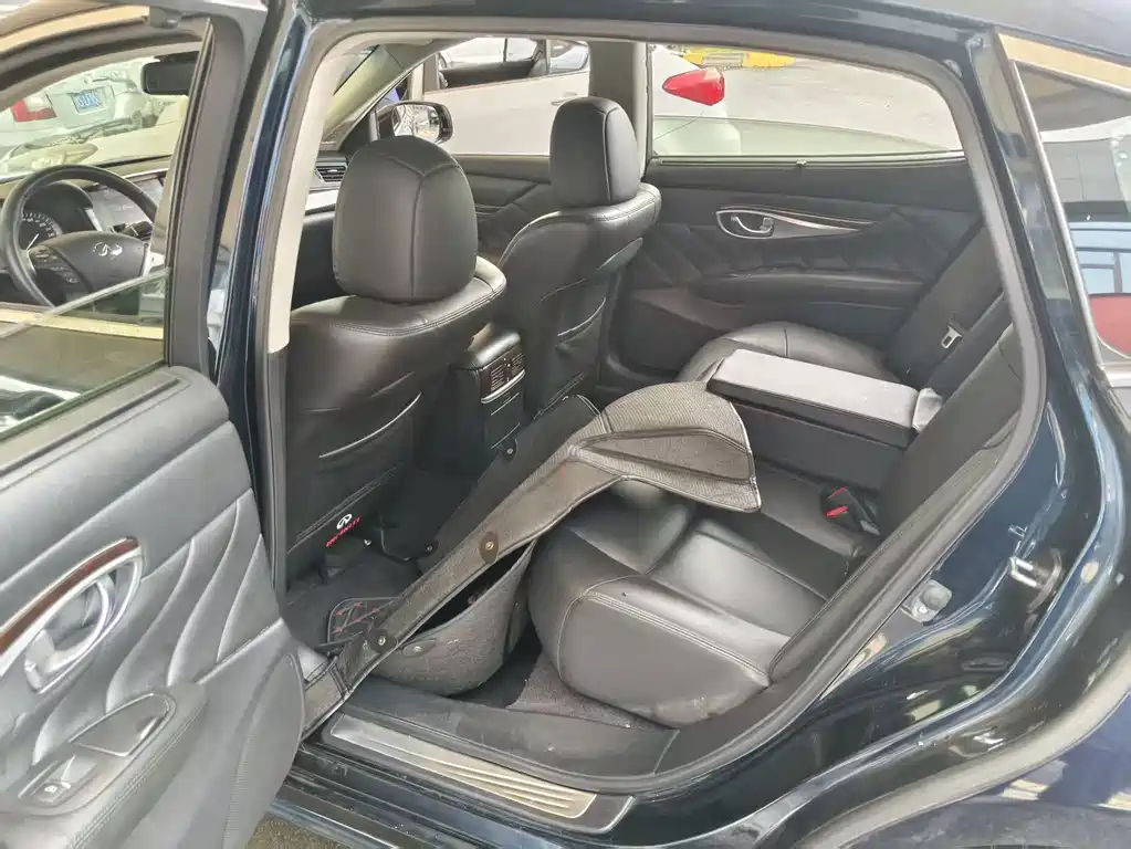 Infiniti Q70 — миниатюра 3