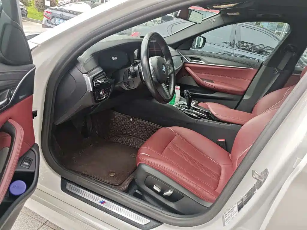 BMW 5 Series — миниатюра 4