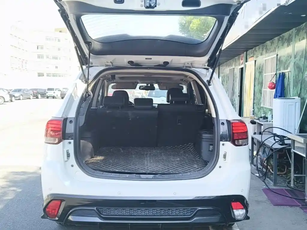 Mitsubishi Outlander — миниатюра 19