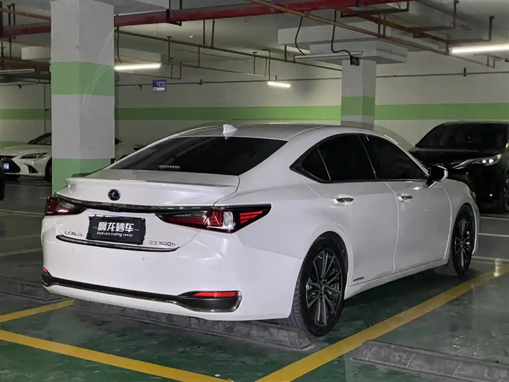 Lexus ES — миниатюра 9