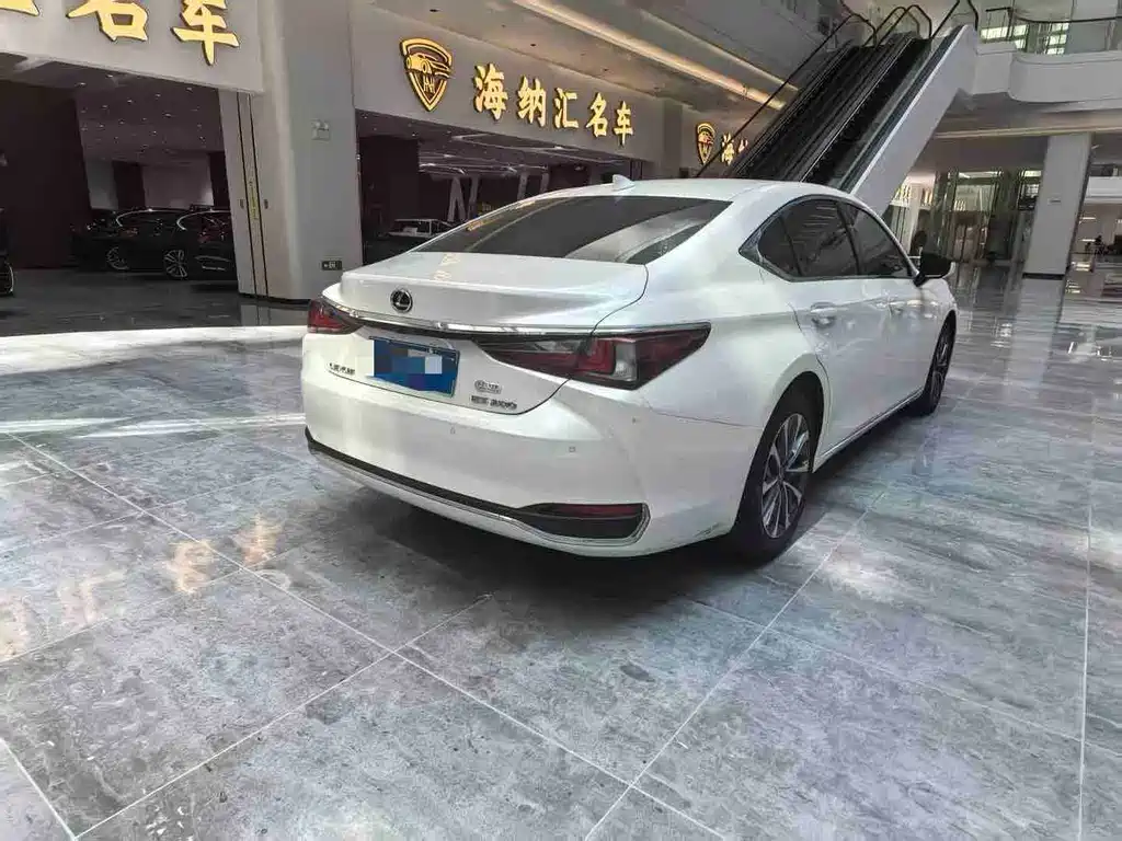 Lexus ES — миниатюра 6