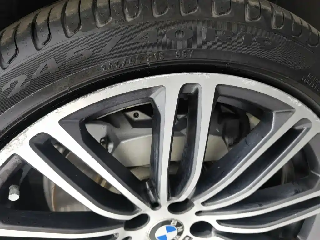 BMW 5 Series — миниатюра 24