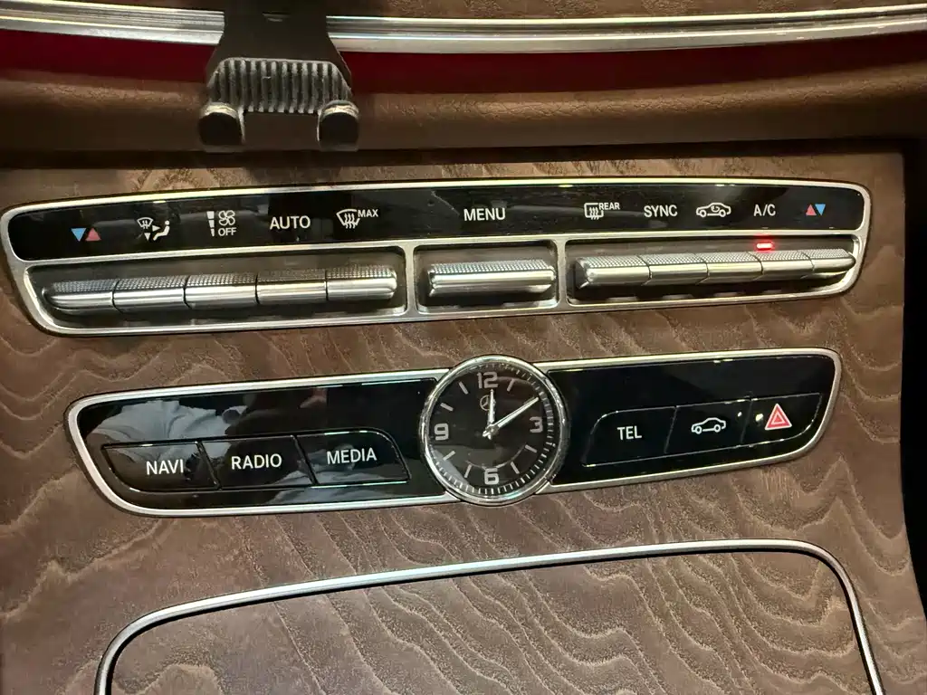 Mercedes-Benz E-Class — миниатюра 6