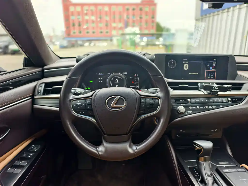 Lexus ES — миниатюра 14