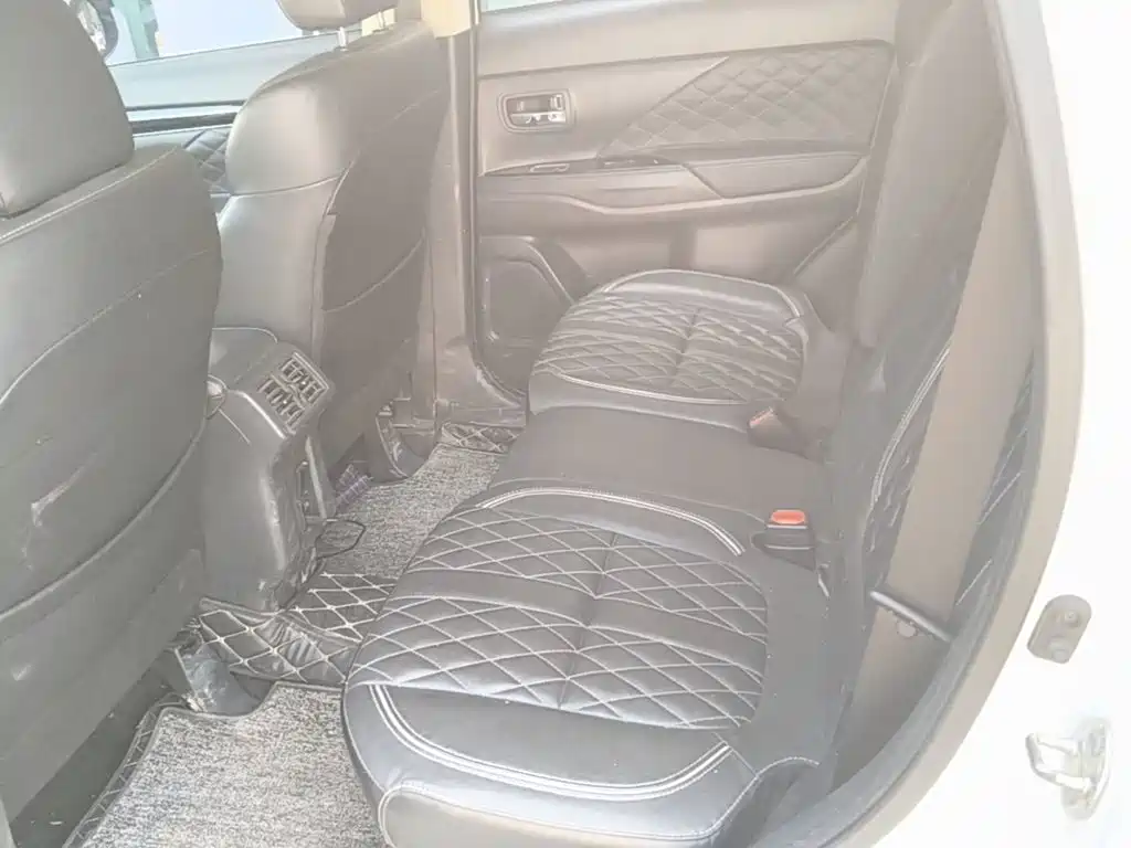 Mitsubishi Outlander — миниатюра 17