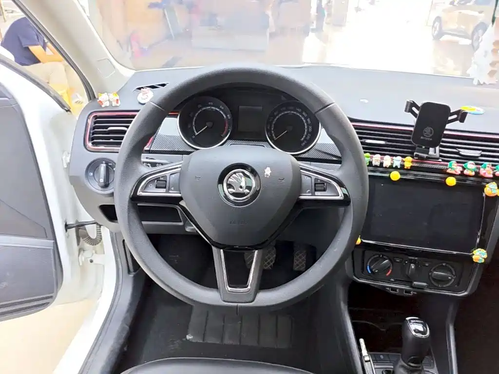 Skoda Rapid Spaceback — миниатюра 11
