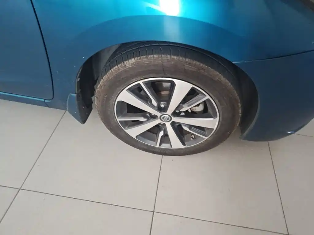 Nissan Bluebird — миниатюра 14