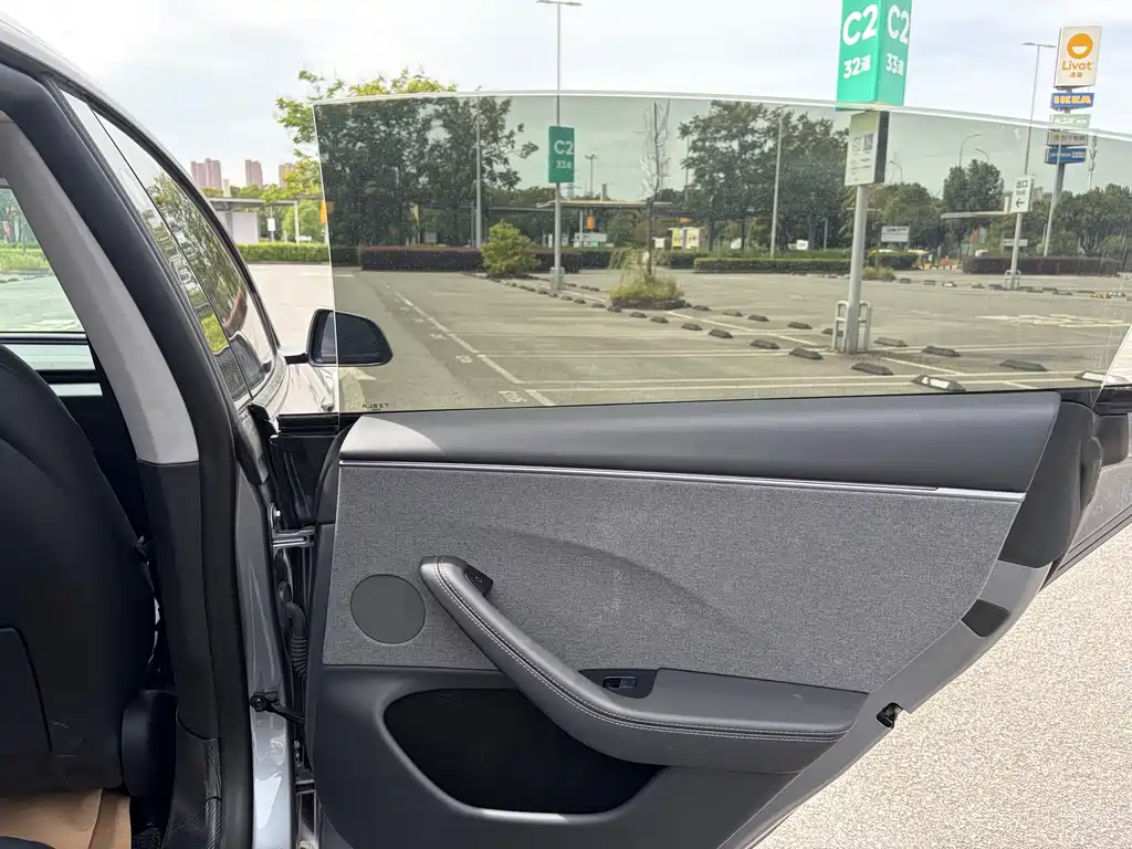 Tesla Model 3 — миниатюра 11