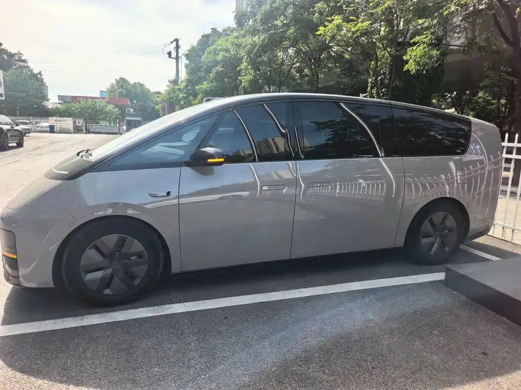 Li Auto Li MEGA — миниатюра 4