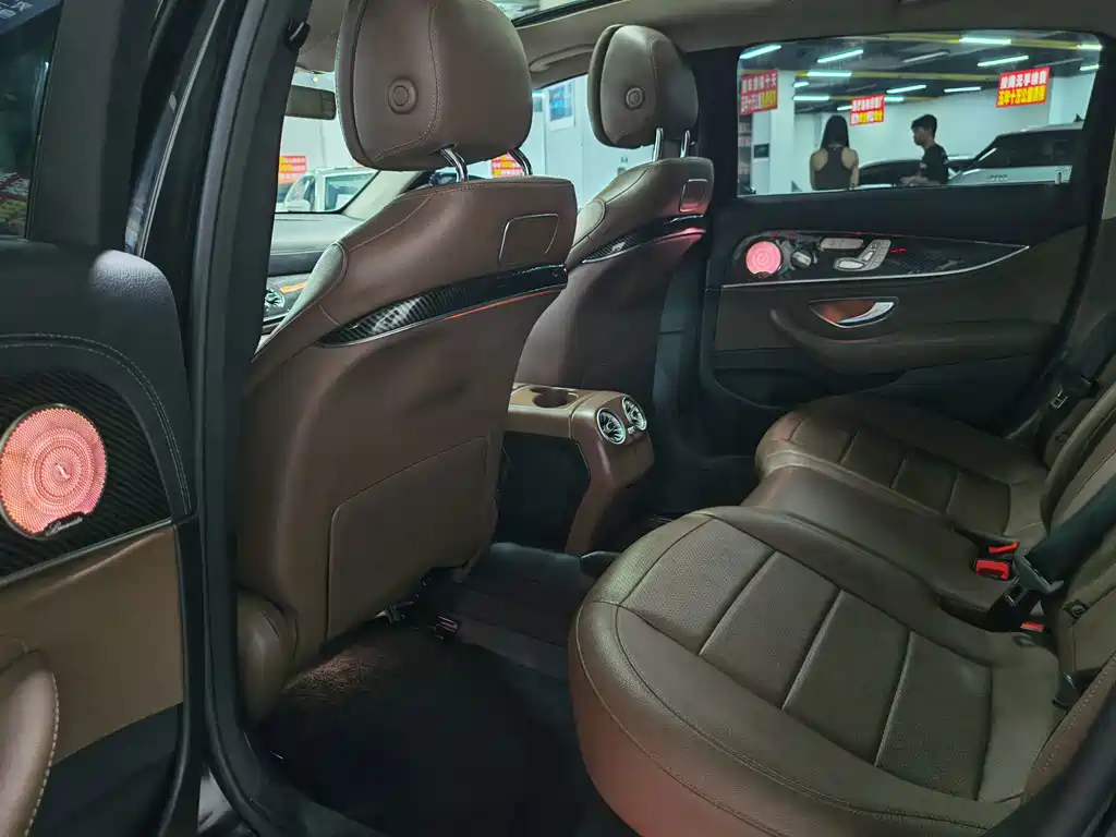 Mercedes-Benz E-Class — миниатюра 8