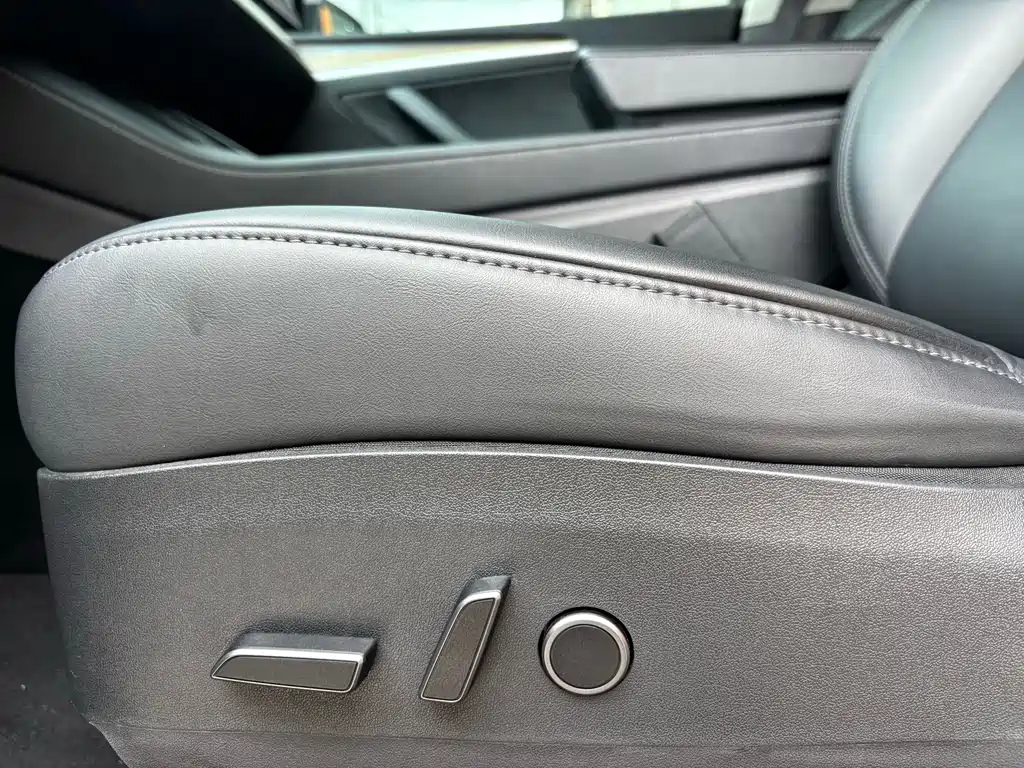 Tesla Model Y — миниатюра 23