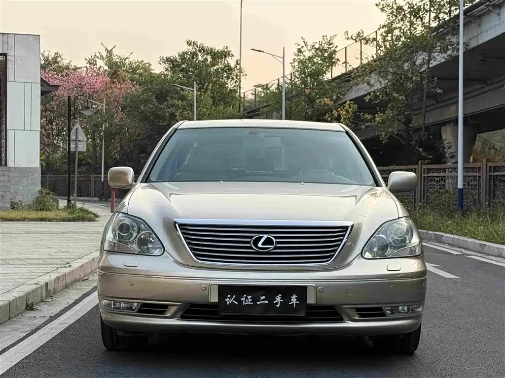 Lexus LS