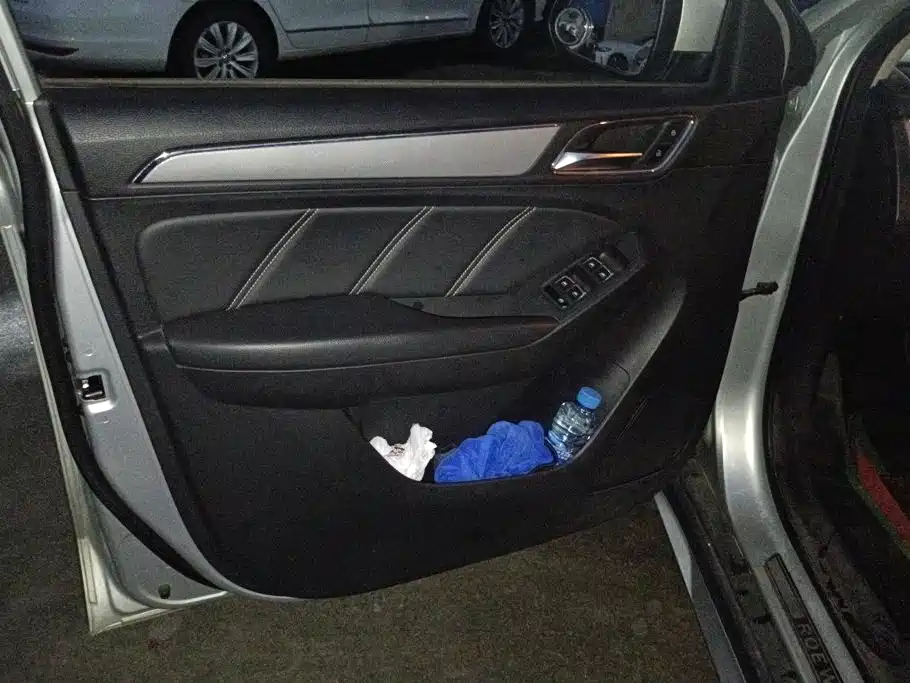 Roewe RX5 — миниатюра 7