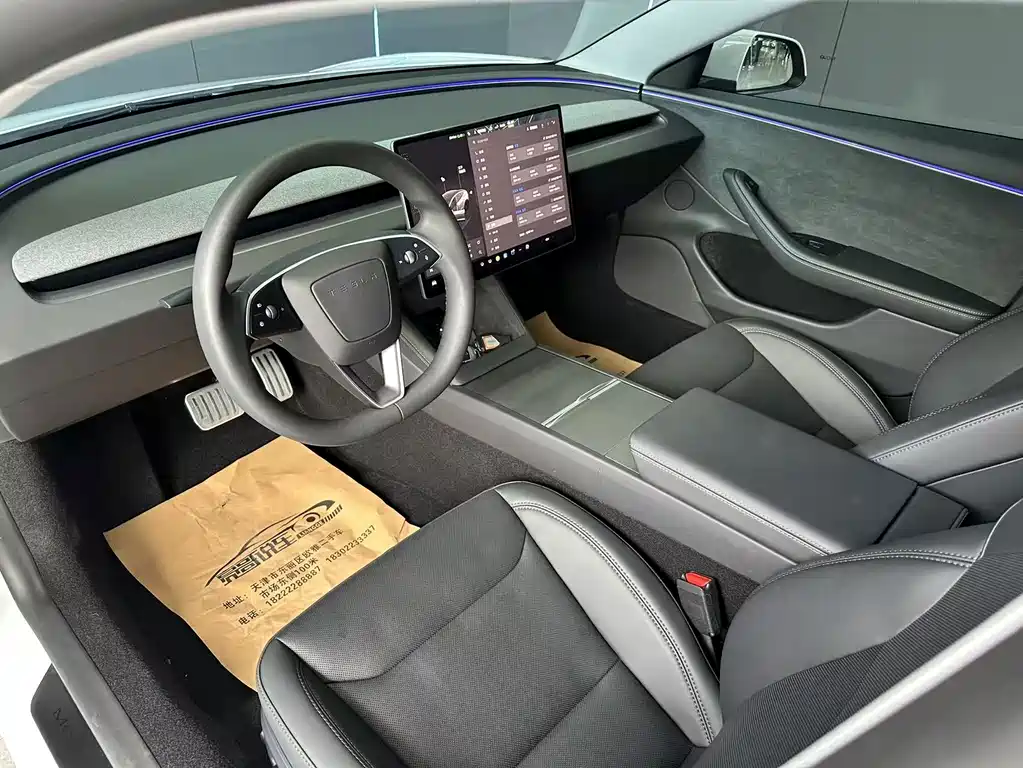 Tesla Model 3 — миниатюра 10