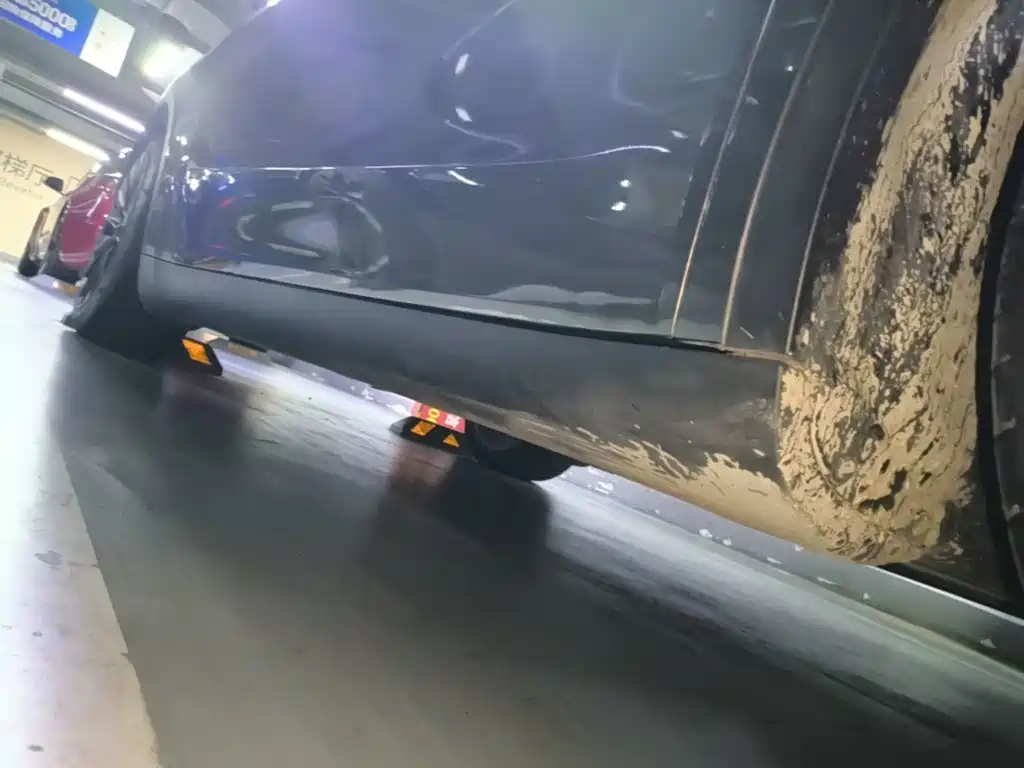 Tesla Model Y — миниатюра 21