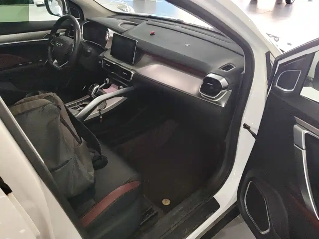 Geely Binyue — миниатюра 11