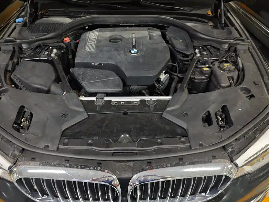 BMW 5 Series — миниатюра 9