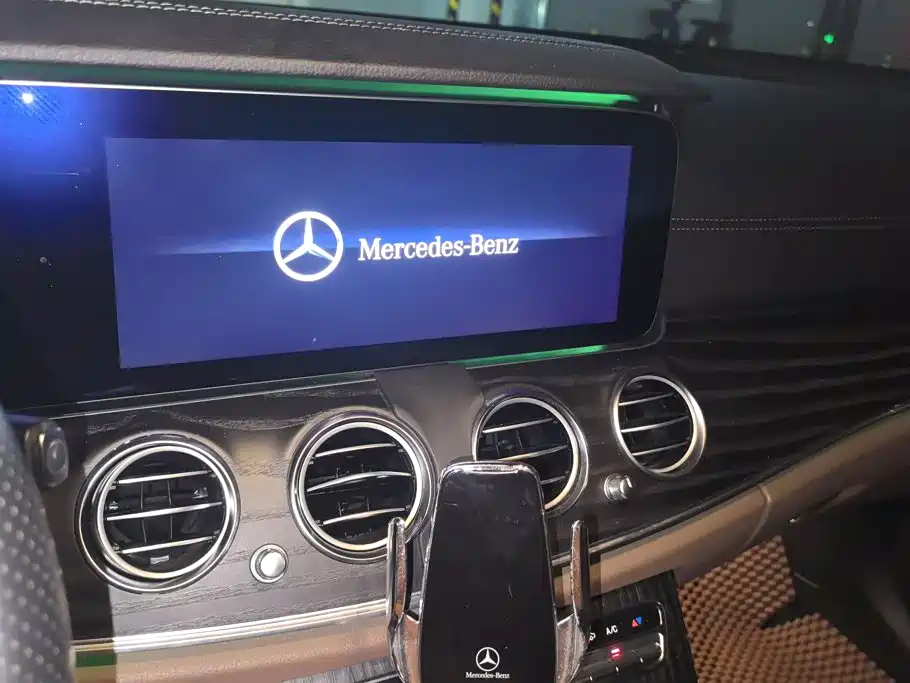 Mercedes-Benz E-Class — миниатюра 13