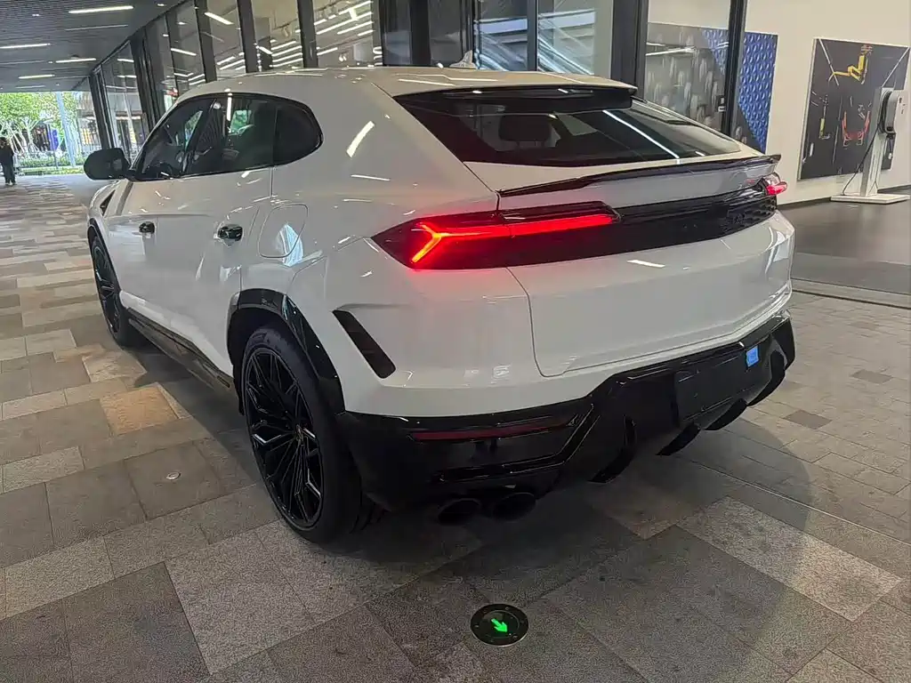 Lamborghini Urus SE — миниатюра 8