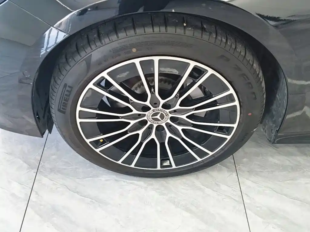 Mercedes-Benz E-Class — миниатюра 23