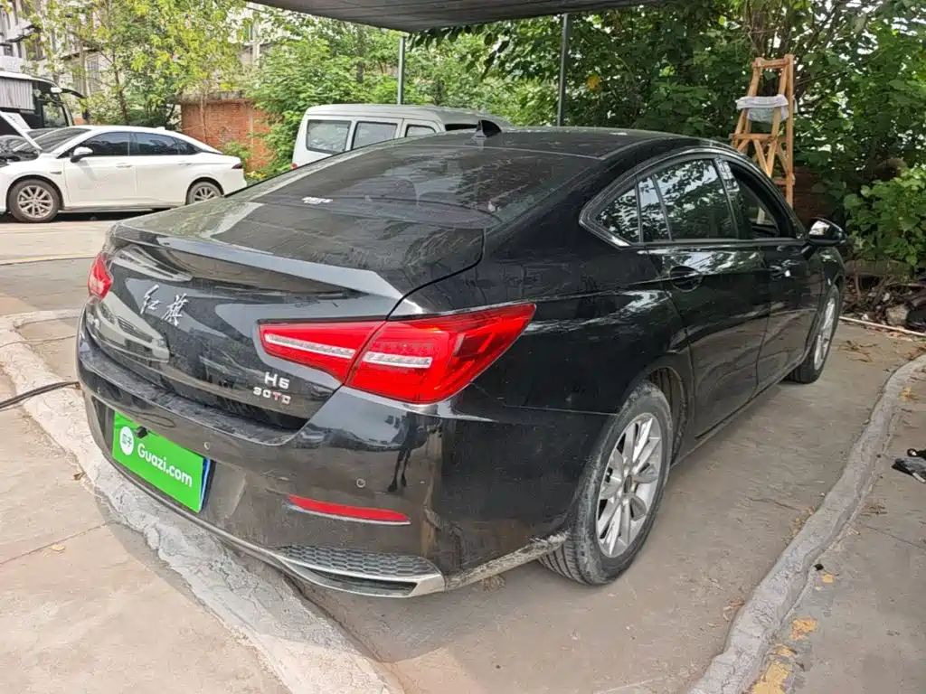Hongqi Hongqi H5 — миниатюра 7