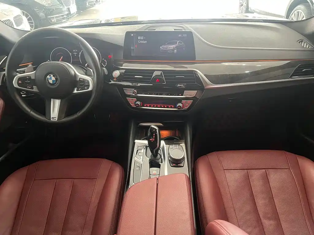 BMW 5 Series — миниатюра 9