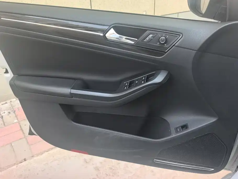 Volkswagen Sagitar — миниатюра 7