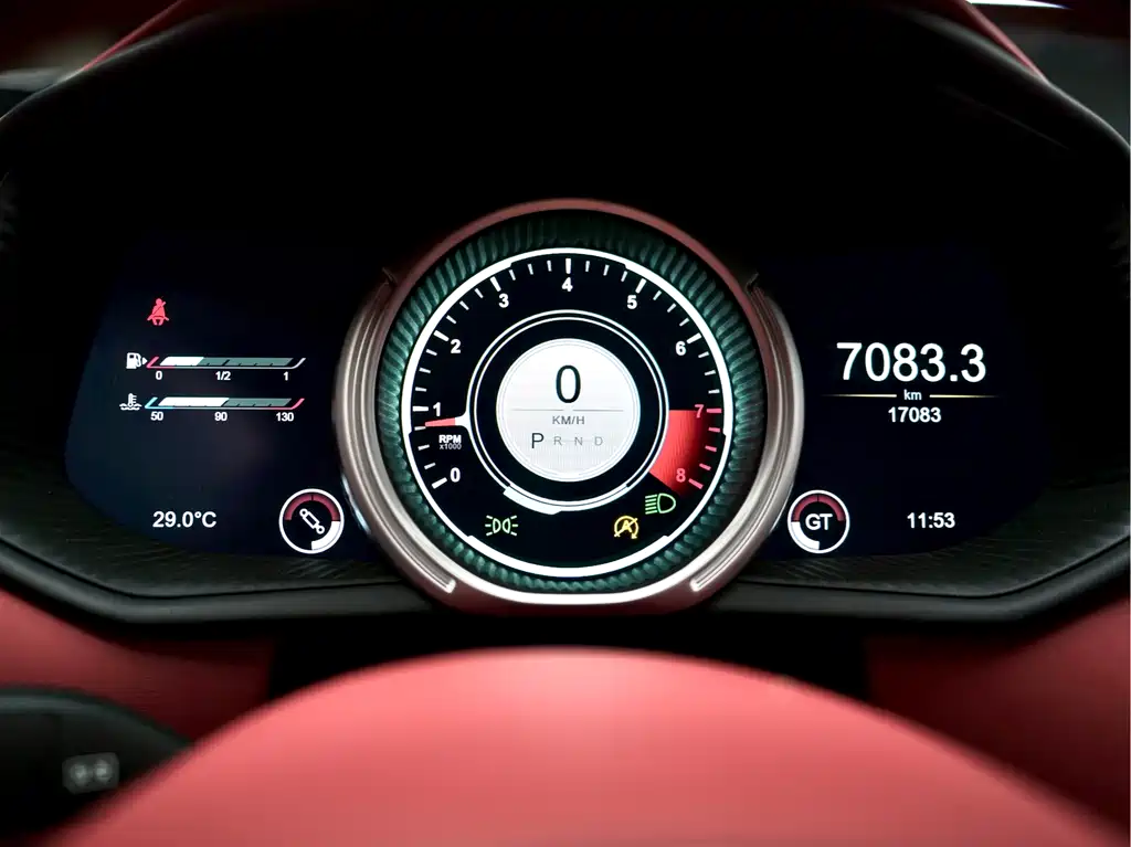 Aston Martin DB11 — миниатюра 13