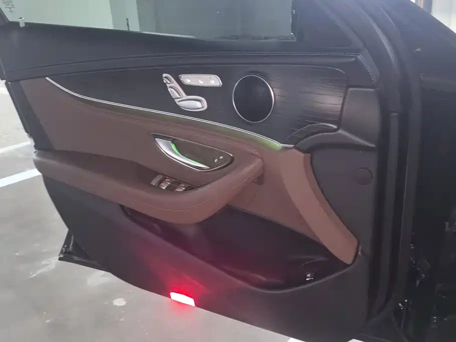 Mercedes-Benz E-Class — миниатюра 7