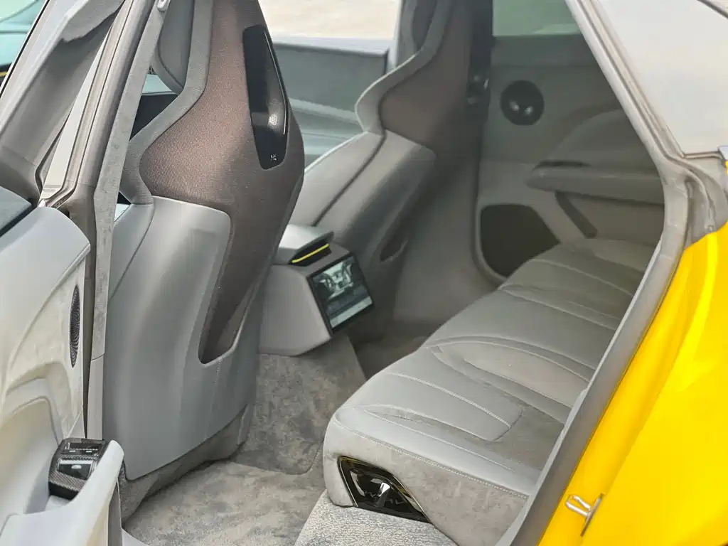 LOTUS SPORTS CAR EMEYA FLOWERS