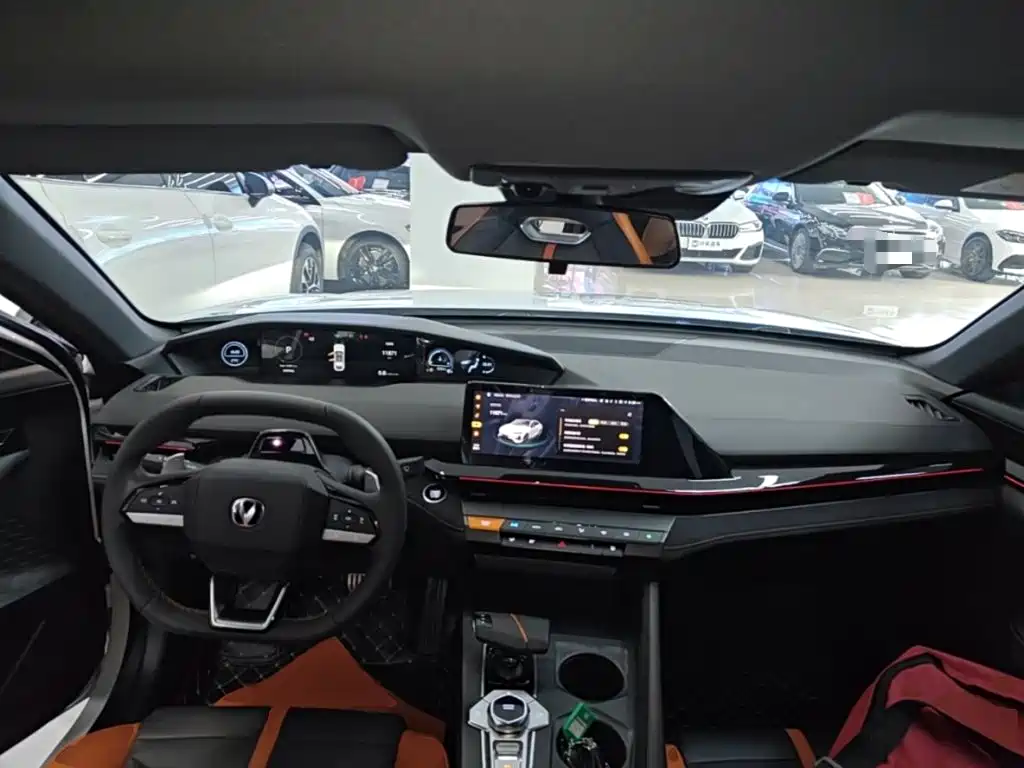 Changan UNI-V 2025 1.5T 500Bar Luxury Sport