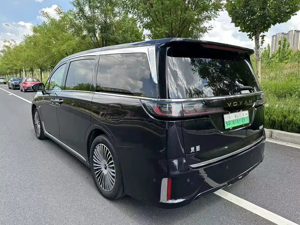 VOYAH Dreamer — миниатюра 4